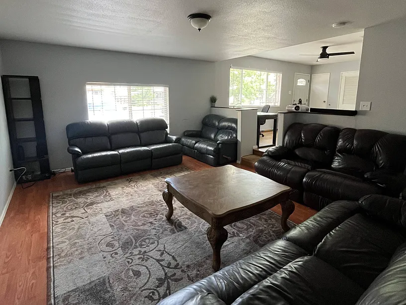 4 bed, 1.5 bath, 1310 sqft, $2,300 — Photo 3