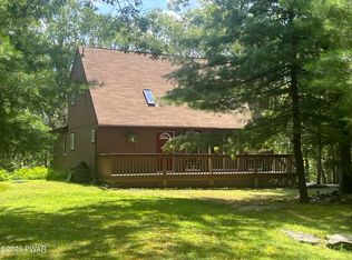 137 Remuda Dr, Lords Valley, PA 18428