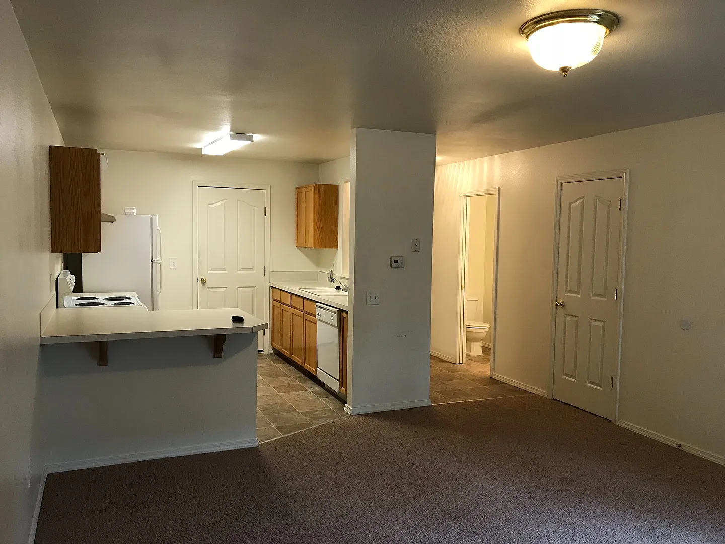 1 car garage with 2 bedroom and 1.5 bathrooms, this townhome will not last long — Photo 2