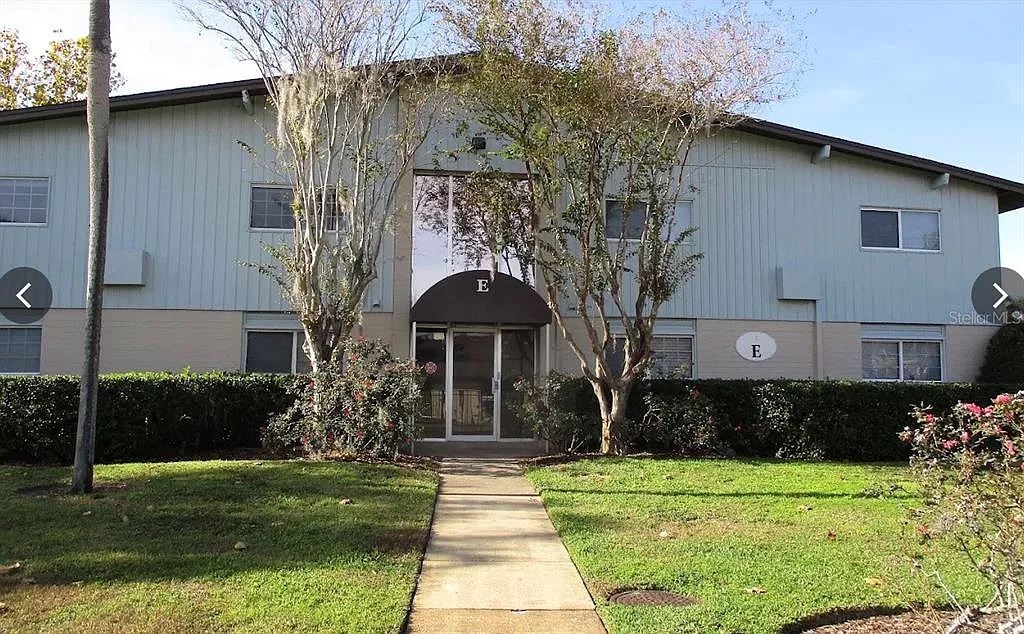 2 bed, 1.0 bath, 881 sqft, $1,600 — Photo 2