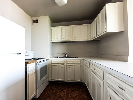 3rd image of 4343 N Clarendon Ave APT 914