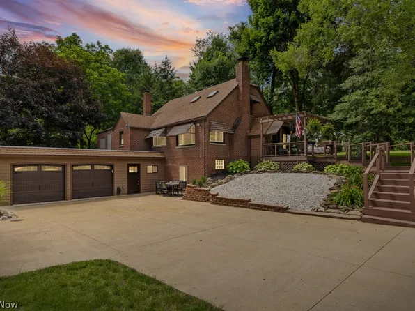 1942 Edwards Dr, Akron, OH 44306
