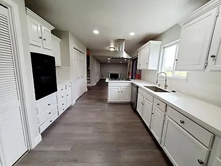 144 E Lincoln Rd — Photo 3