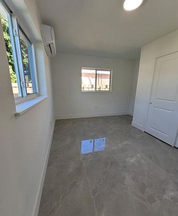 4th image of 6041 SW 17th St