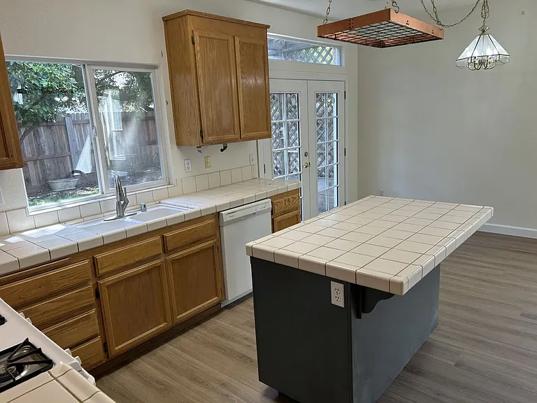 597 Canvasback Ct — Photo 6