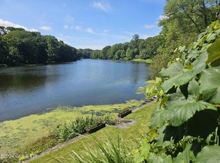 225 Valley Rd, Cos Cob, CT 06807