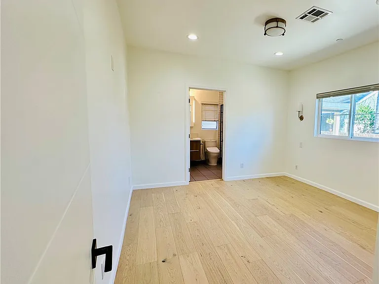 448 Linwood Ave — Photo 9