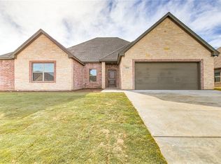 908 Bent Wood Ln, Cleburne, TX 76033