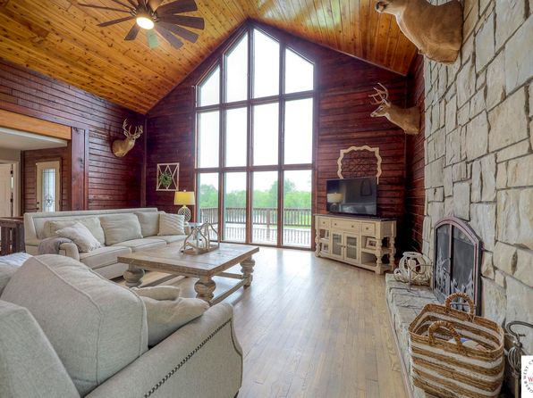 43 NW 901st Rd, Clinton, MO 64735