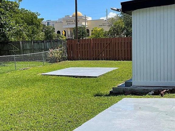 5th image of 2565 NE 207th St