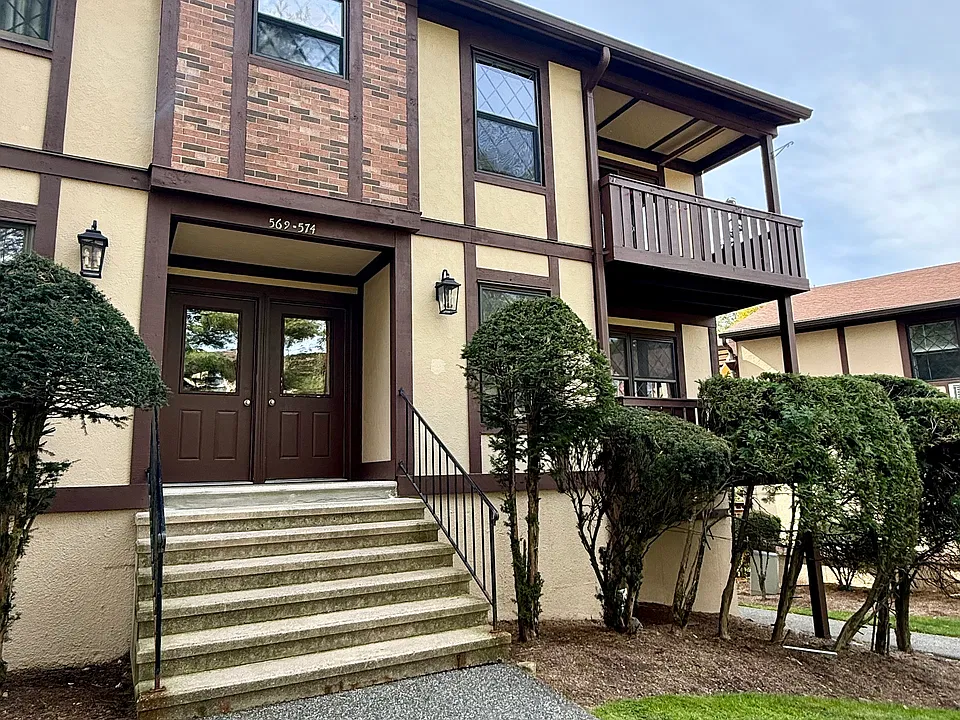 571 Sierra Vista Ln