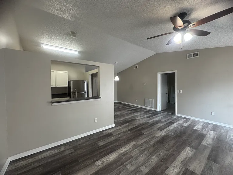 9413 Spring Vale Dr — Photo 3