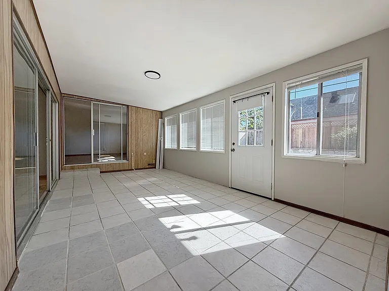 5289 Rimwood Dr — Photo 10