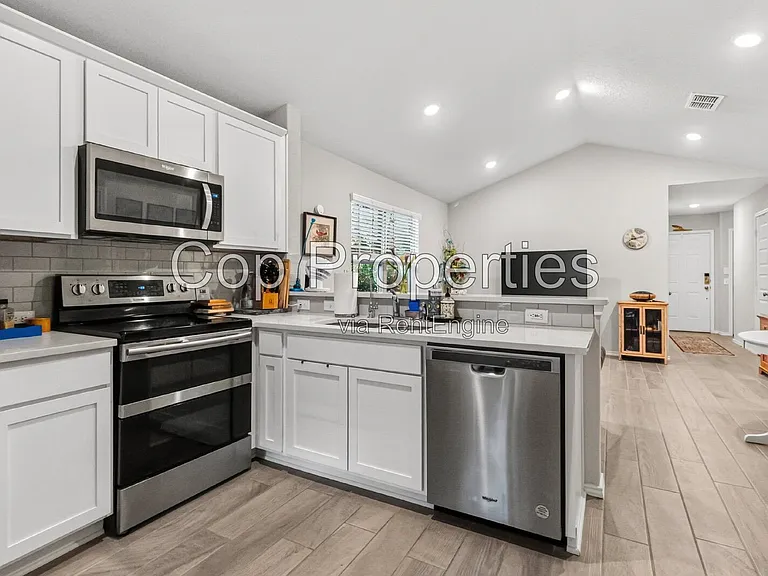 2425 Ayers Dr — Photo 12