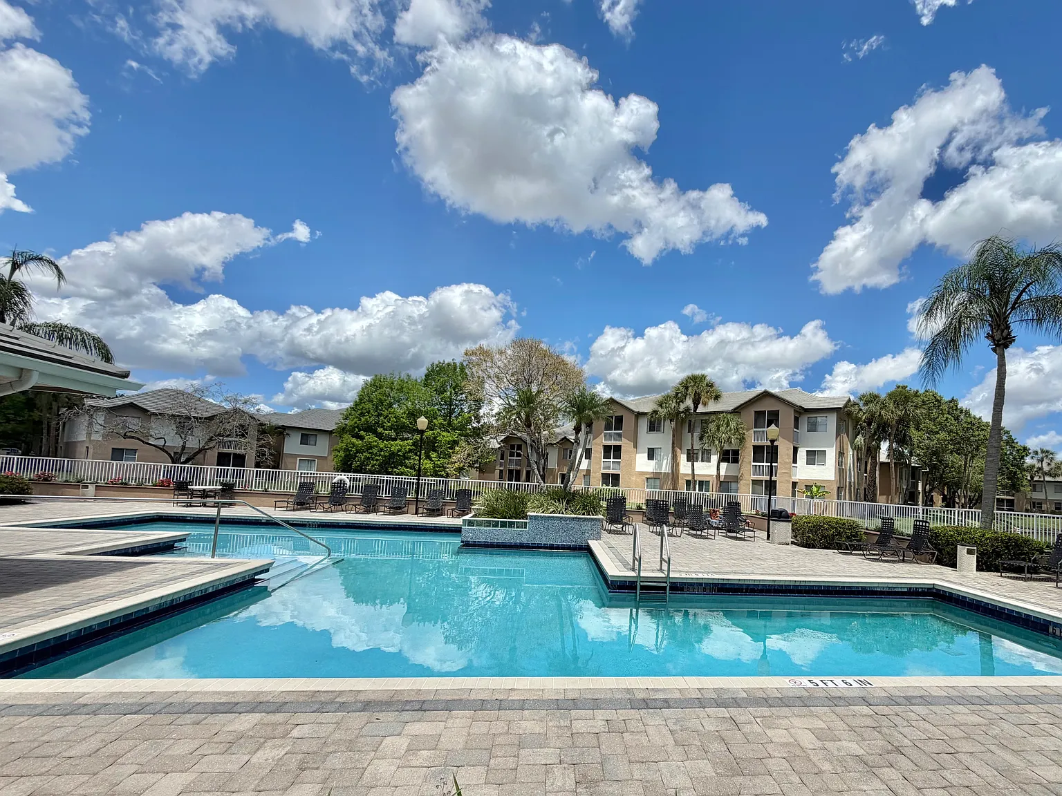 2 bed, 1000 sqft, $2,300 — Photo 4
