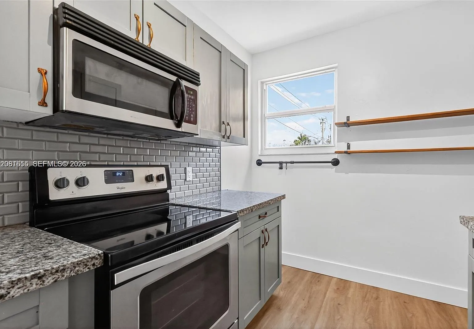 Island Point South Condo — Photo 2