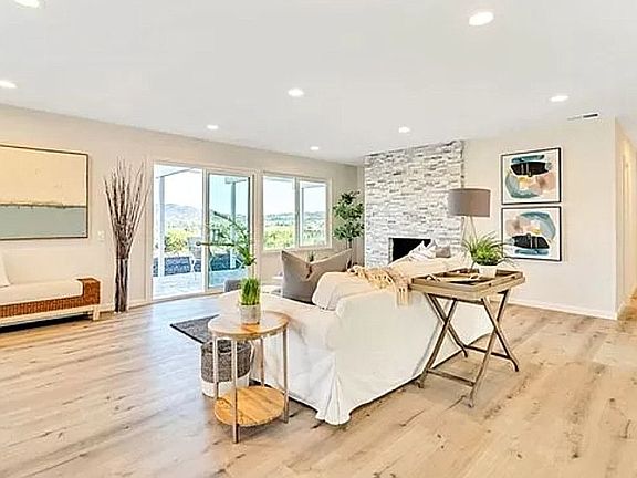 4th image of 17431 Bernardo Center Dr