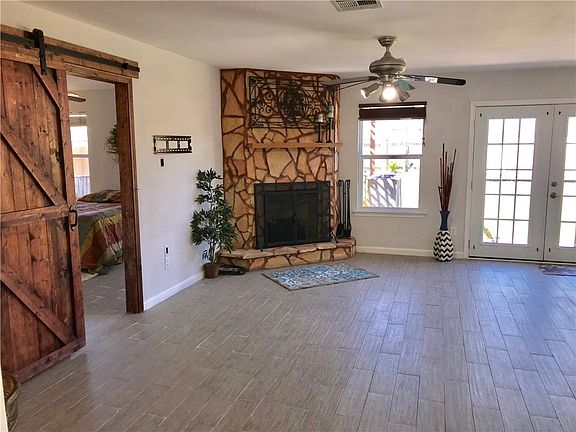 4th image of 218 Sylvan St
