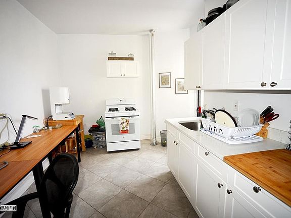 2nd image of 3011 34th St APT 5E