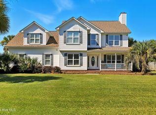 17 E Brenda Lee Dr, Hampstead, NC 28443