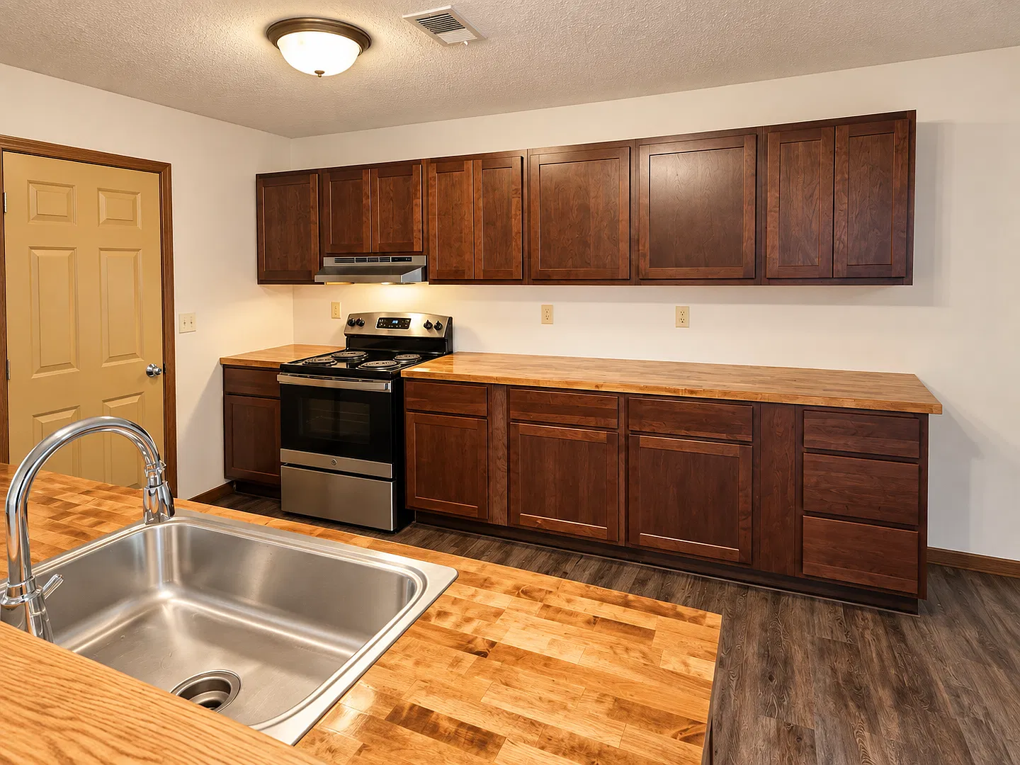 3 Bed / 1.5 Bath Townhome in Tomah, WI — Photo 2