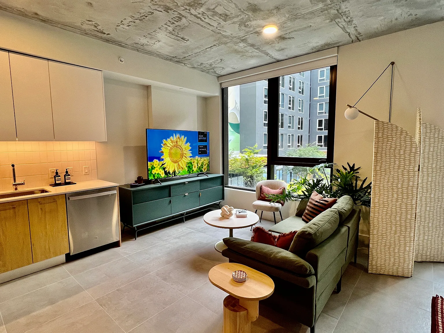 Studio, 600 sqft, $2,150 — Photo 2