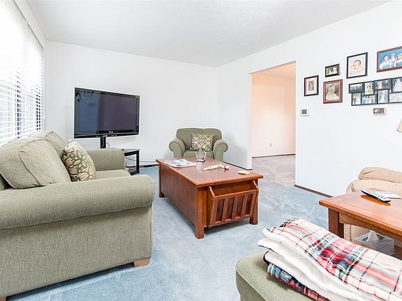 2nd image of 18322 Coventry Ct