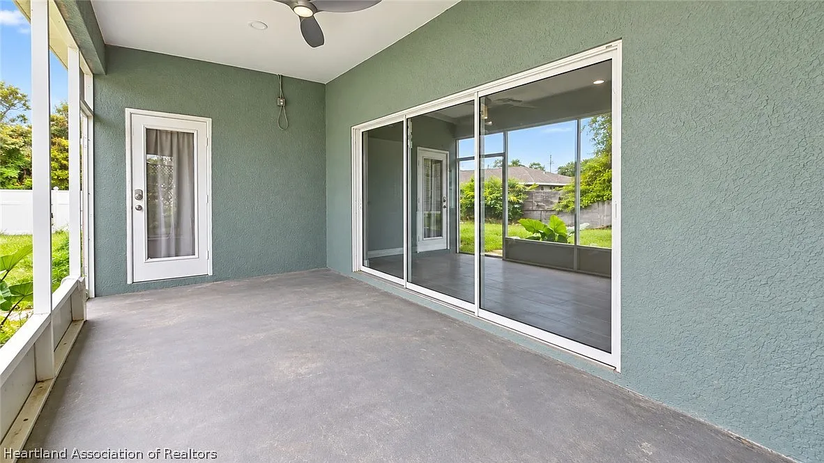 3 bed, 2.0 bath, 1506 sqft, $2,200 — Photo 2