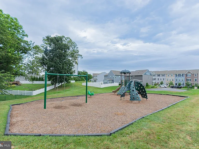 34 Coolidge Ave — Photo 42
