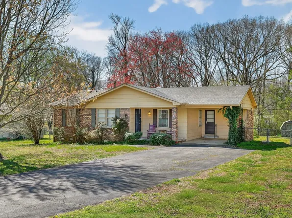 18 Town Rd, Fayetteville, TN 37334