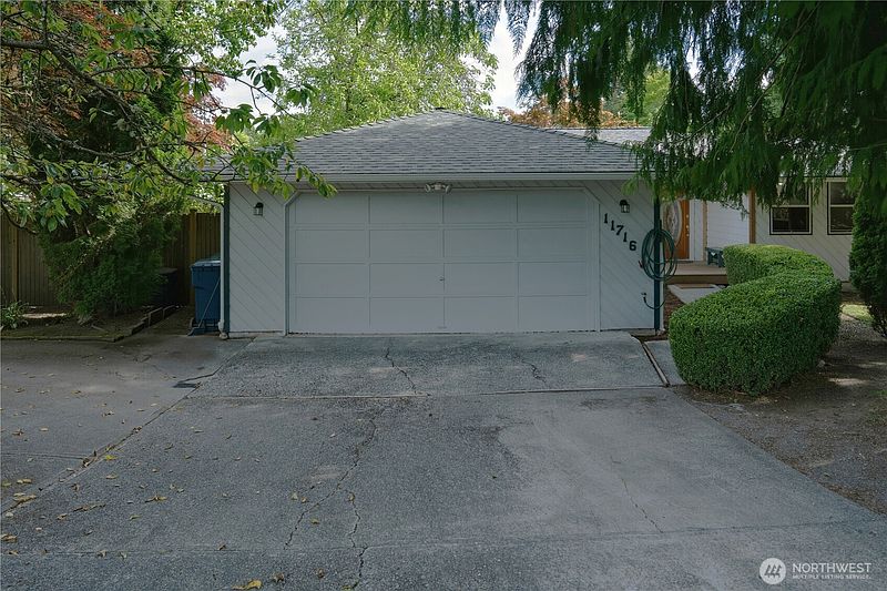 4th image of 11716 26th Street NE
