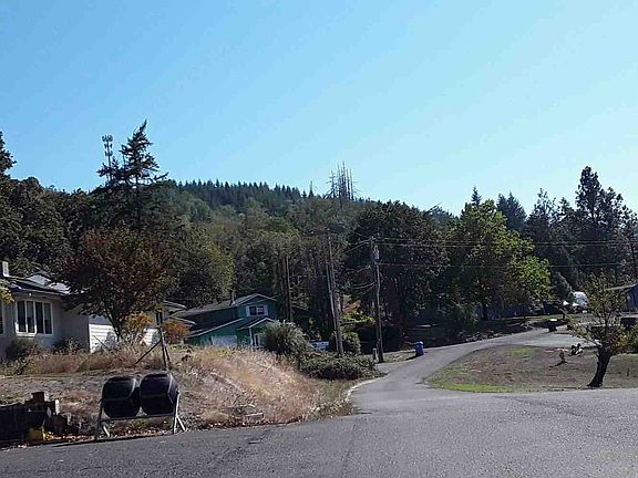 4th image of 530 Pear St