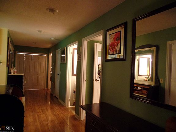2nd image of 230 Stornoway Dr Unit 3