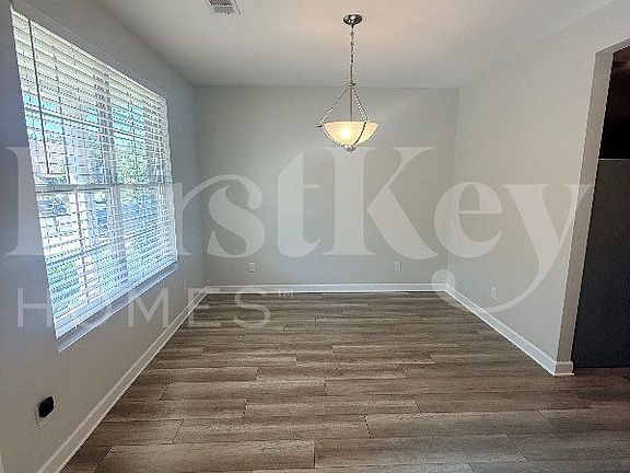 4th image of 3113 Bromley Way
