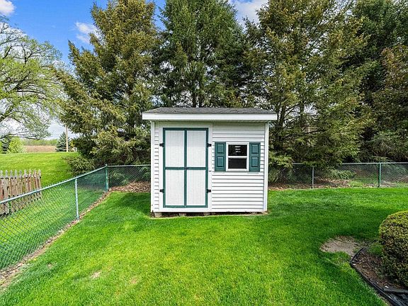 4th image of 53785 Westmoreland Ct