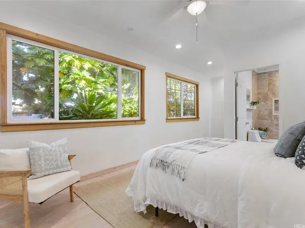 637 Kuaaina Way, Kailua, HI 96734