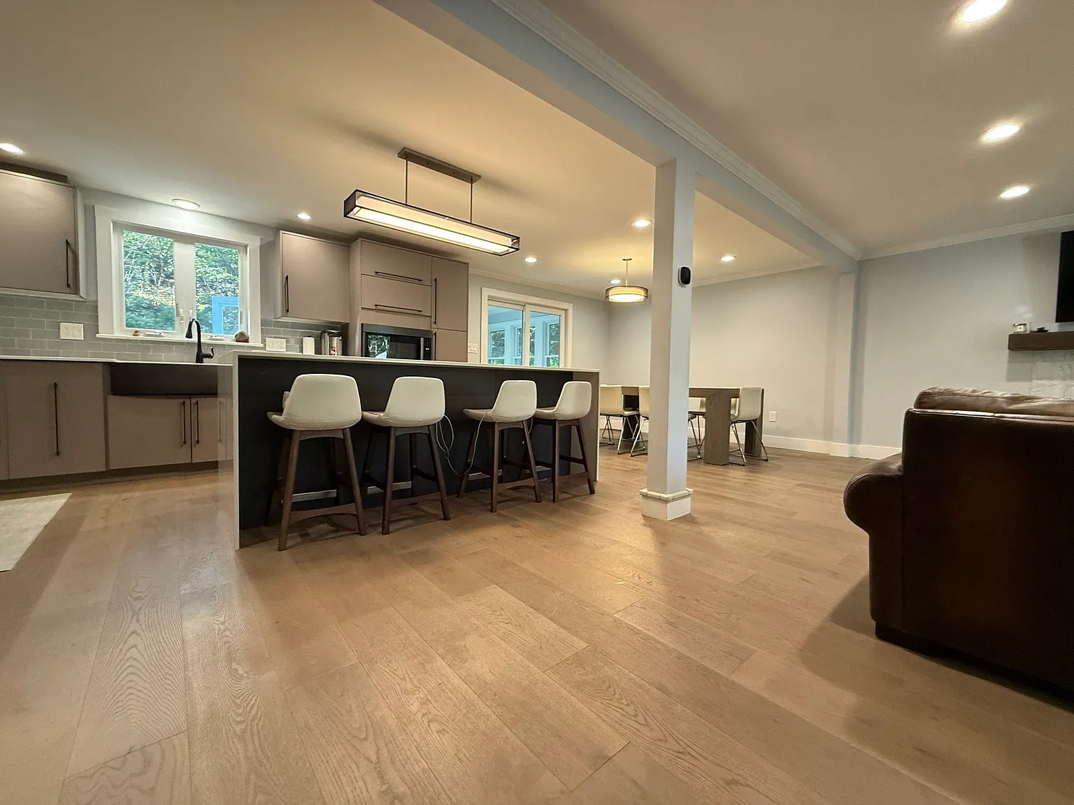 3 bed, 2443 sqft, $6,500 — Photo 4