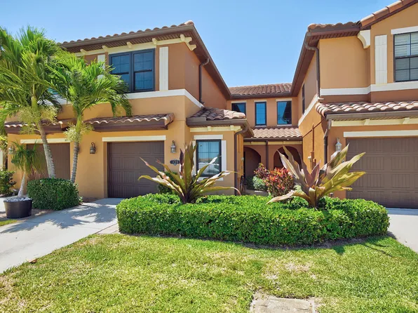 135 Montecito Dr, Satellite Beach, FL 32937