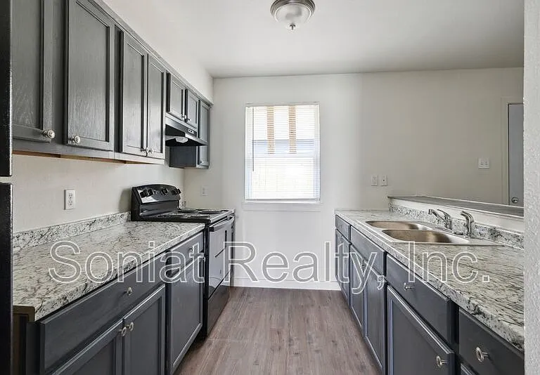 7710B N Coronet Ct — Photo 5