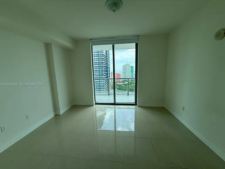 79 SW 12th St #3702 — Photo 30