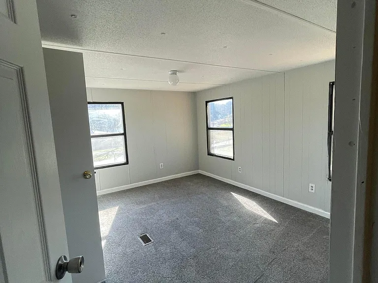 60 Circle Dr — Photo 15