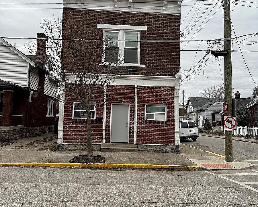 200 Center St #1