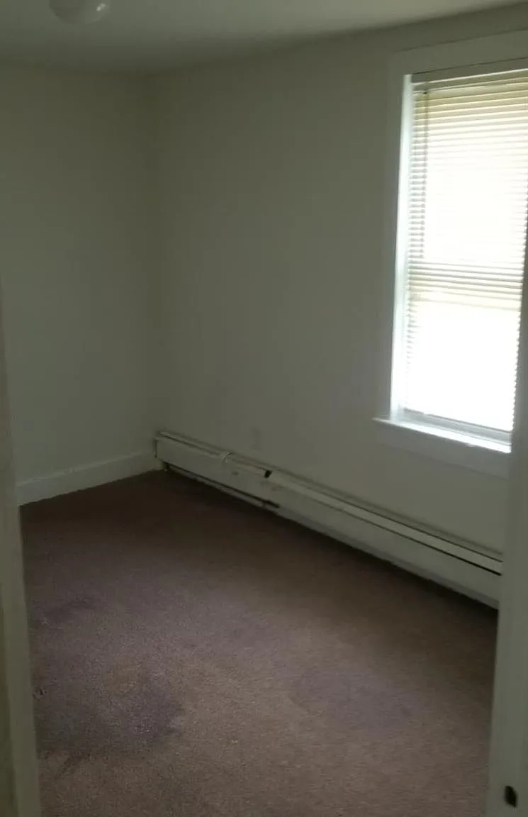 4 bed, 1.0 bath, 1344 sqft, $2,700 — Photo 3