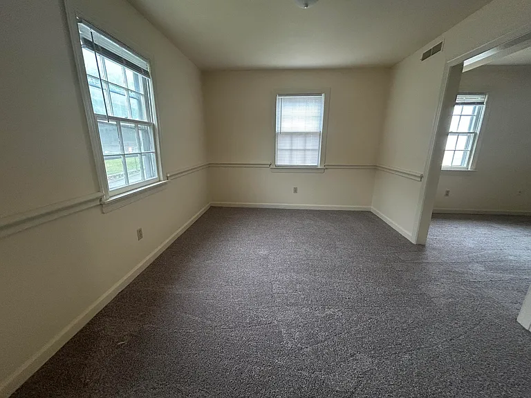 817 King James St SW #C — Photo 3