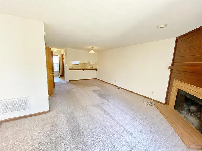 908 Hearthridge Ct #B — Photo 2