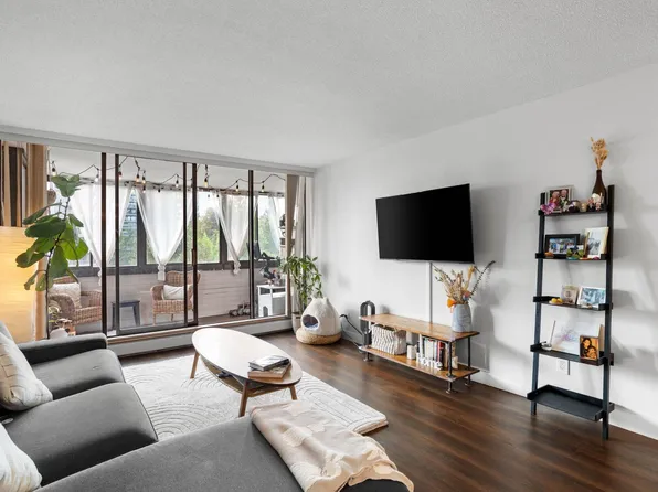 2020 Bellwood Ave #906, Burnaby, BC V5B 4P8