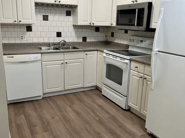 1251 Church St APT 3, New Bedford, MA 02745