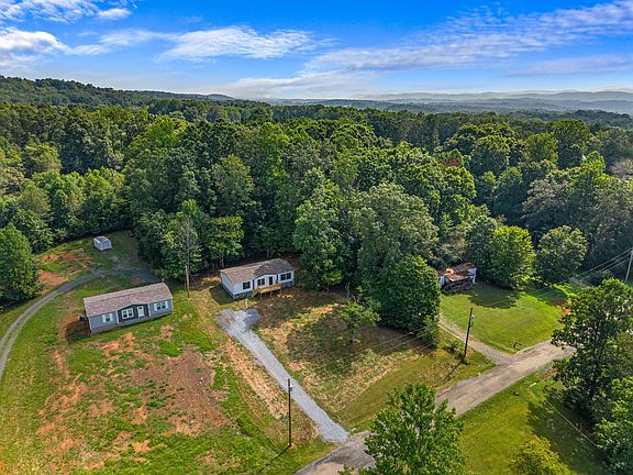 5th image of 128 Willis Dr