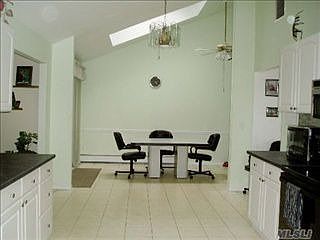 2nd image of 4 Cullen Ln