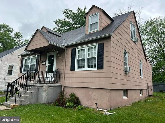 3rd image of 698 Washington Ave